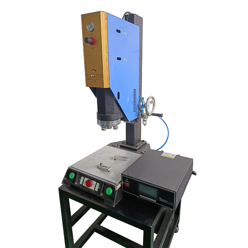 Automatic frequency tracking ultrasonic welding machine